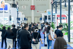 <b>通过智能视觉从动化配备和机械人示</b>